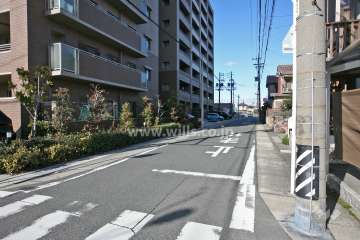 敷地東側の前面道路