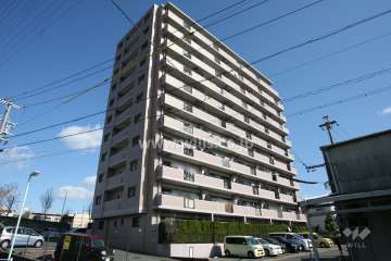 宝マンション鳴海ウエストの外観(南西側から)