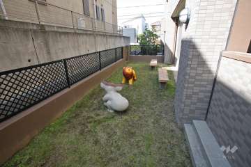 敷地内の遊び場