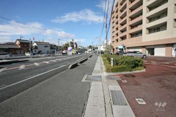 敷地南側の前面道路(国道1号線)