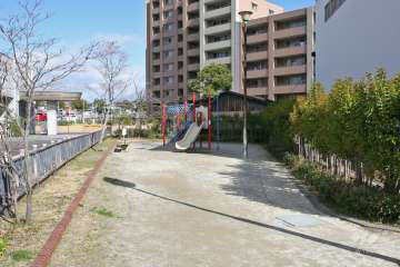 敷地に隣接する『境松南公園』