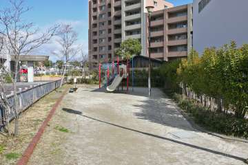 敷地に隣接境松南公園