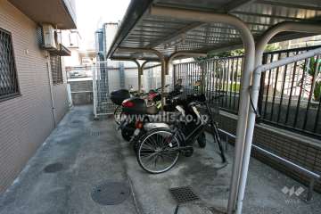 駐輪場とバイク置場