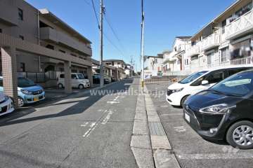 敷地北側の前面道路(東側から)