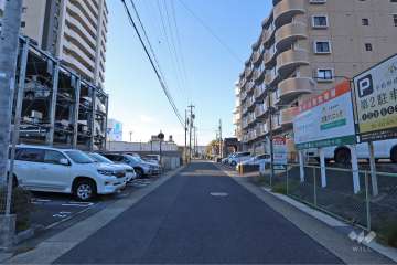 敷地北側の前面道路（東側から）