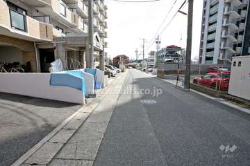 敷地北側の前面道路