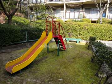 敷地内の小さな公園