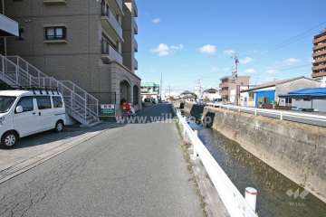 敷地北側の前面道路