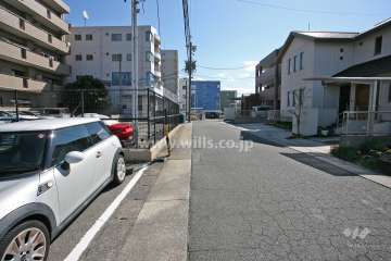 敷地南側の前面道路