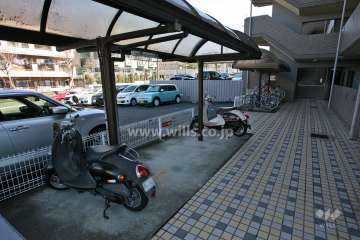 駐輪場とバイク置場