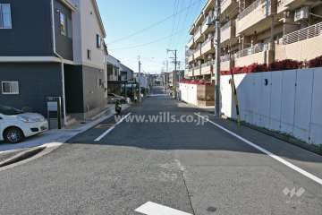 敷地南側の前面道路