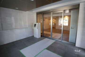 エントランスはオートロック付きです。