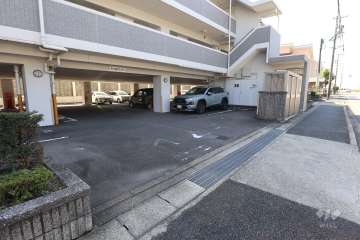 駐車場の出入り口