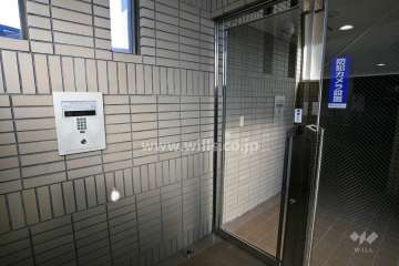 エントランスはオートロック付きです。