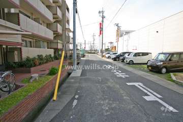 敷地北側の前面道路