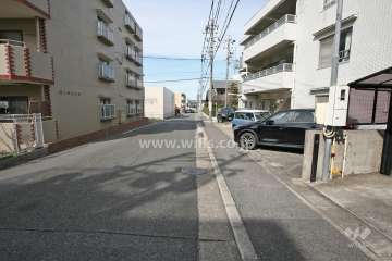 敷地東側の前面道路