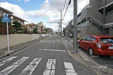敷地北側の前面道路
