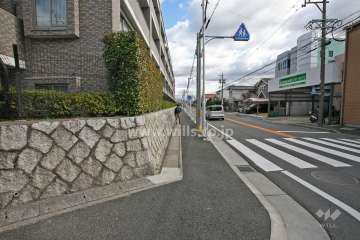 敷地南側の前面道路