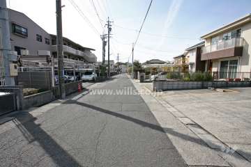 敷地北側の前面道路（東側から）