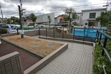 アプローチはスロープがあります。