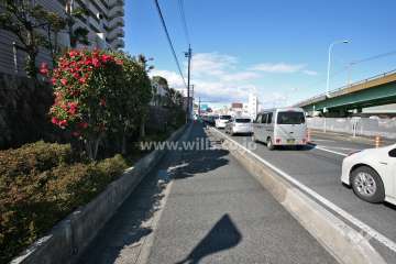 敷地北側の前面道路(東側から)