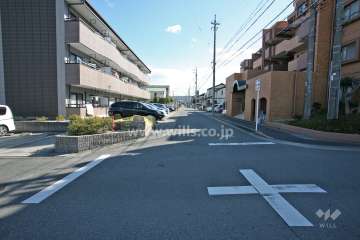 敷地北側の前面道路