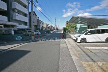 敷地北側の前面道路(東側から)