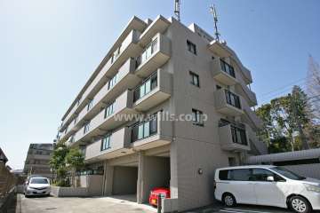 グローリアスコート諸ノ木東の外観(東側から)