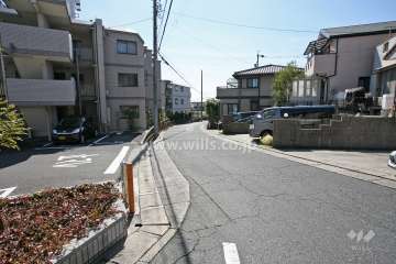 敷地西側の前面道路