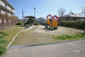 敷地に隣接する小坂東公園