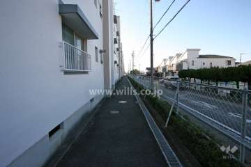 敷地北側の通路（東側から）