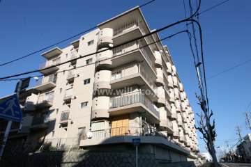 松ヶ根台マンションの外観(南西側から)