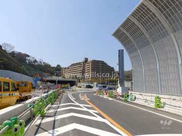 敷地の南側には名塩国道のトンネルが通っています。（平成27年3月現在工事中）