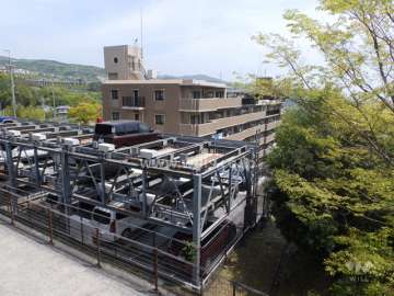 カネボウ西宮名塩グリーンマンションの外観（南西側から）