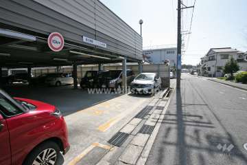 駐車場出入り口