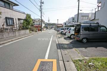 敷地東側の前面道路