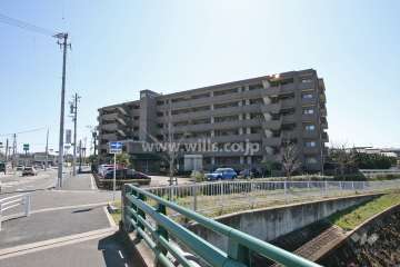 ライオンズマンション平手の外観(北側から)