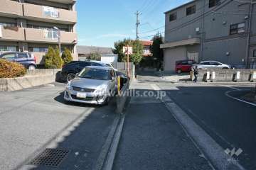 敷地南側の前面道路