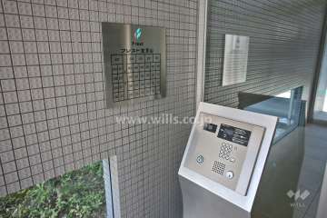 オートロックと案内板