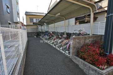 駐輪場とバイク置場
