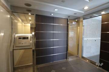 エントランスはオートロック付きです。