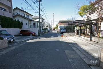敷地北側の前面道路(東側から)