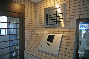 オートロックと案内板