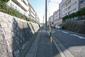 敷地南側の前面道路