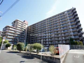 ローレルハイツ千里5号棟の外観（西側から）