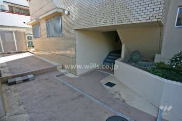 エントランスアプローチ(西側)