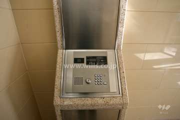 エントランスはオートロック付きです。