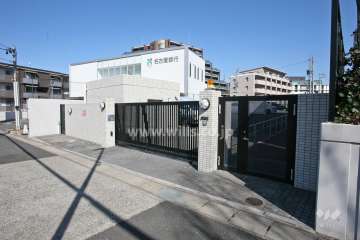 駐車場出入り口（ゲート付き）