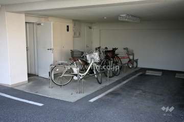 屋内に設けられた駐輪場