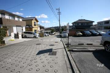 敷地東側の前面道路（北側から）